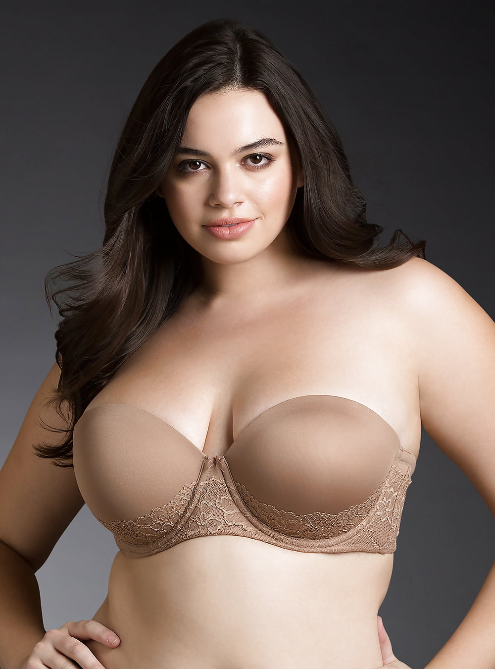 40 gg boob size model