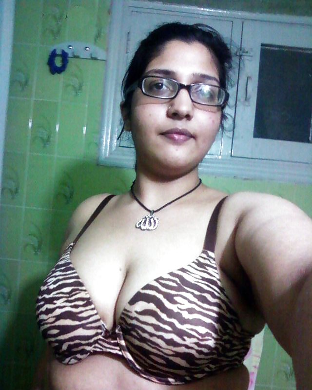 Indian hot lady boobs pictures