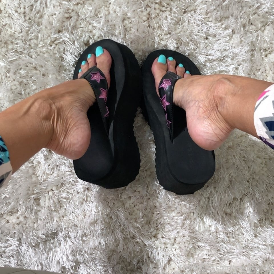 Nikki ashton feet