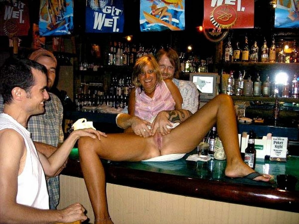 Upskirt in bar