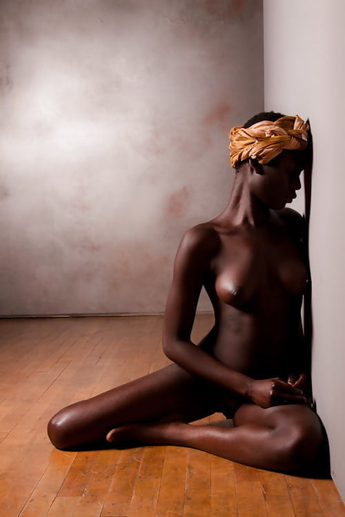 ヌードスレーブアフリカンの写真 女性の写真