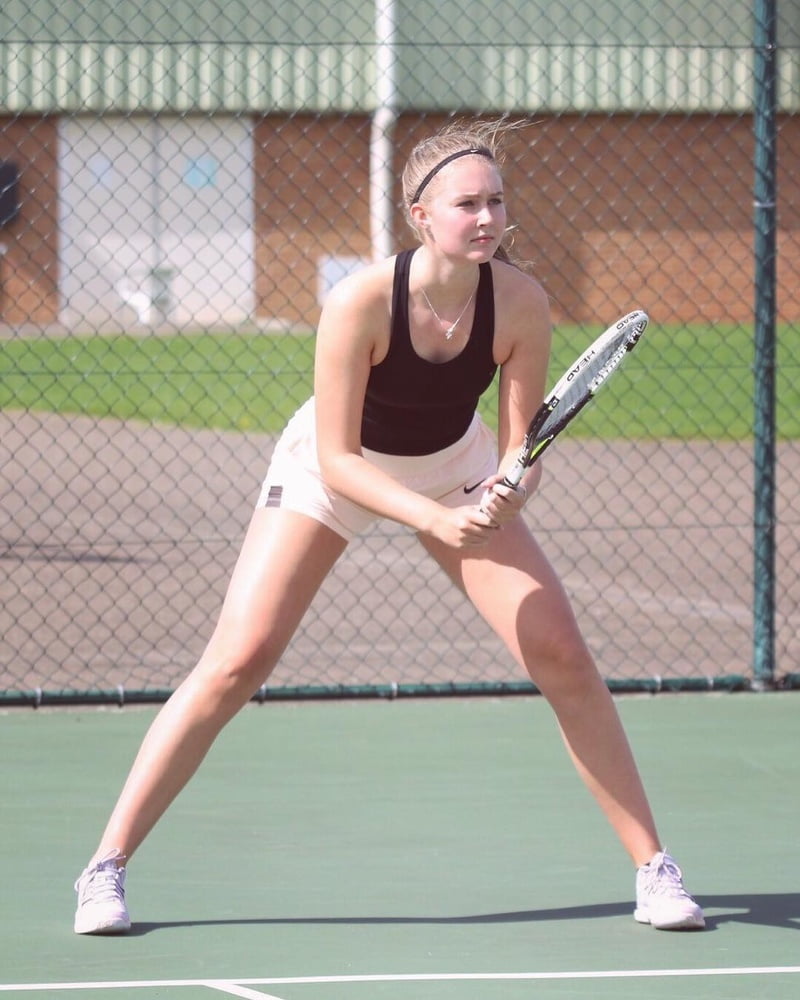 Sexy girls of tennis players in naked