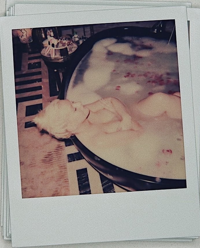 Christina Aguilera Sexy Nude In Bathtub 1 Pics Xhamster