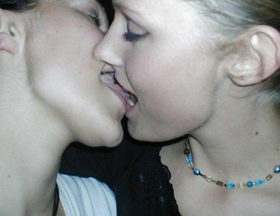 girls kissing girls 2 adult photos