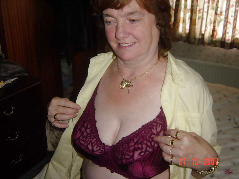 Big boobs mature women in bras! adult photos