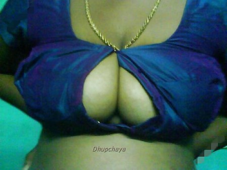 Indian bhabhi wet boobs showing