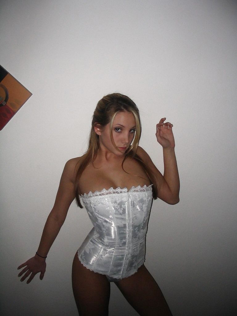AMATEUR BABE 20 adult photos