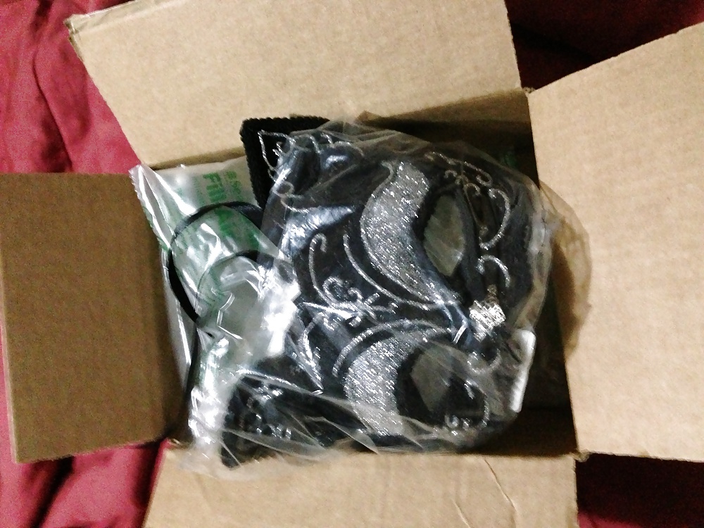Yea my mardi Gras mask came ! Now we can have some fun :D adult photos