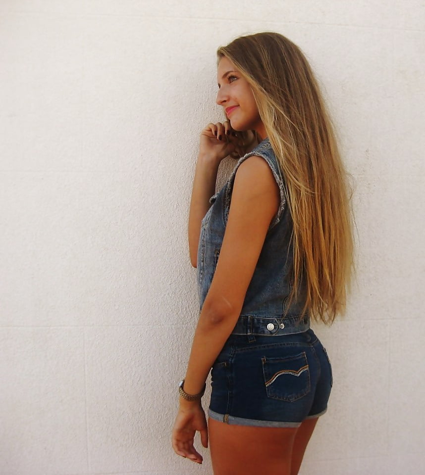 JEANS SHORTS ,BIG BUTT adult photos