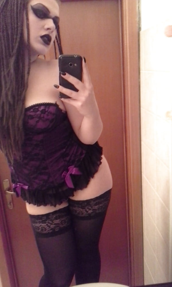 Exhibitionist Carmen Nadia adult photos