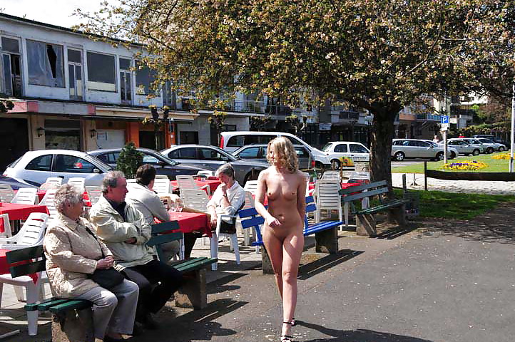 Beautiful Public Flashing Girls by TROC adult photos