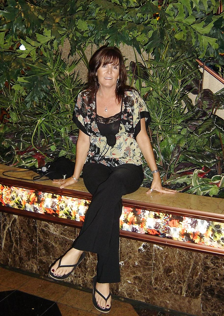 sexy mature ladies 84 (clothed) adult photos