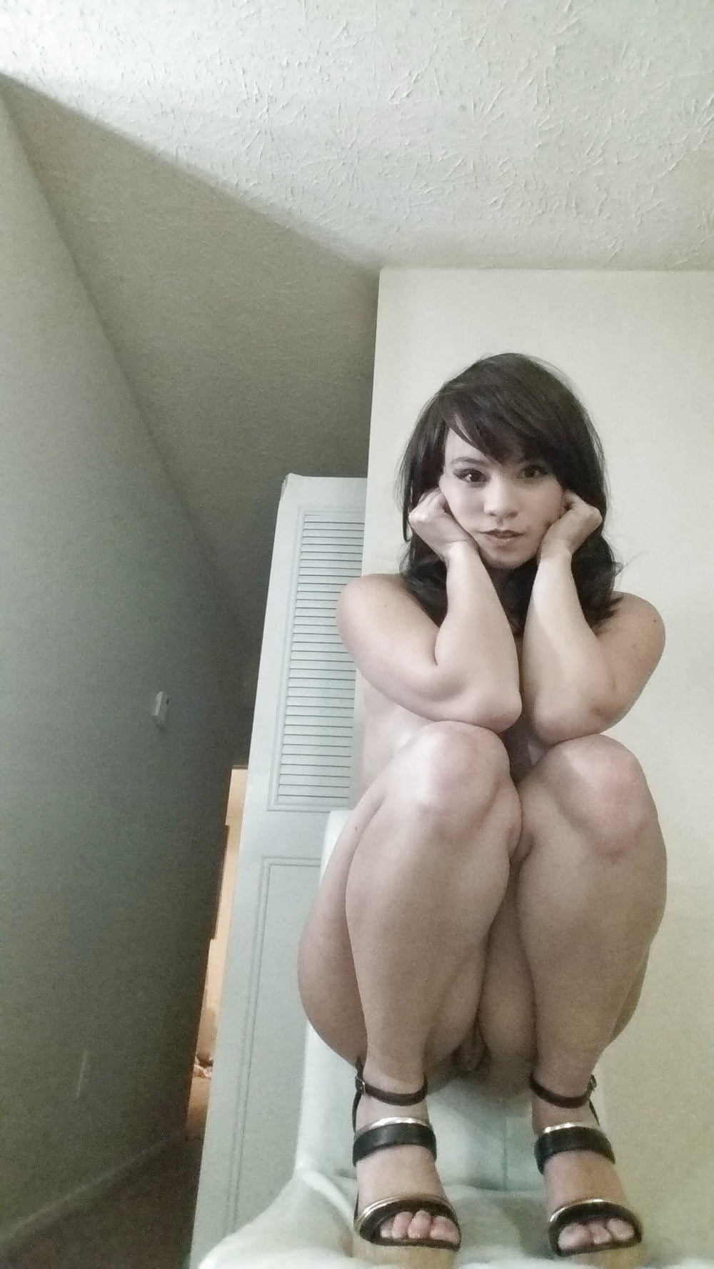 Arab milf posing adult photos