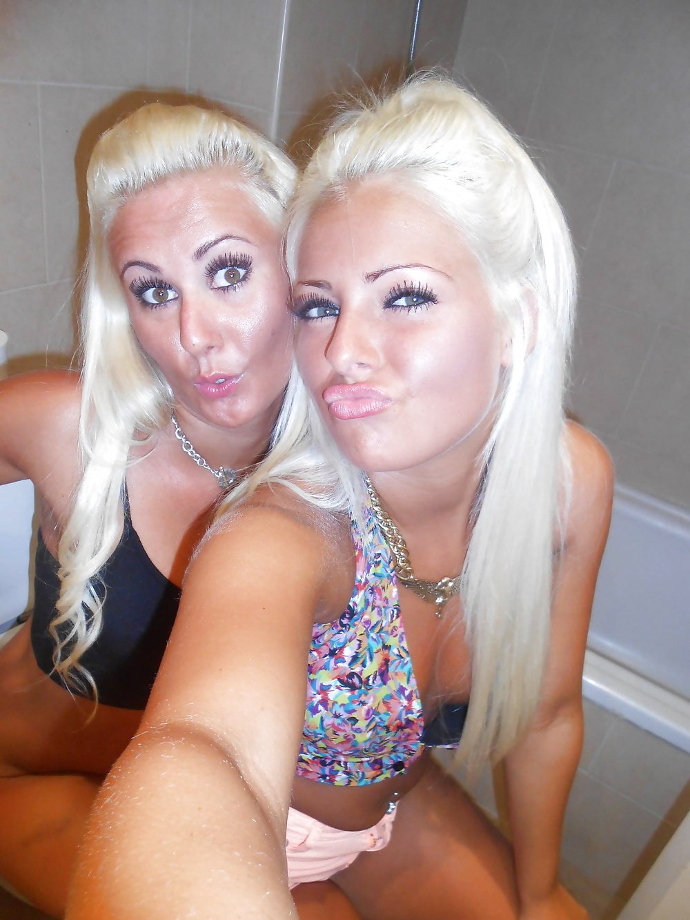 UK Girls on the Toilet - vol 3 adult photos