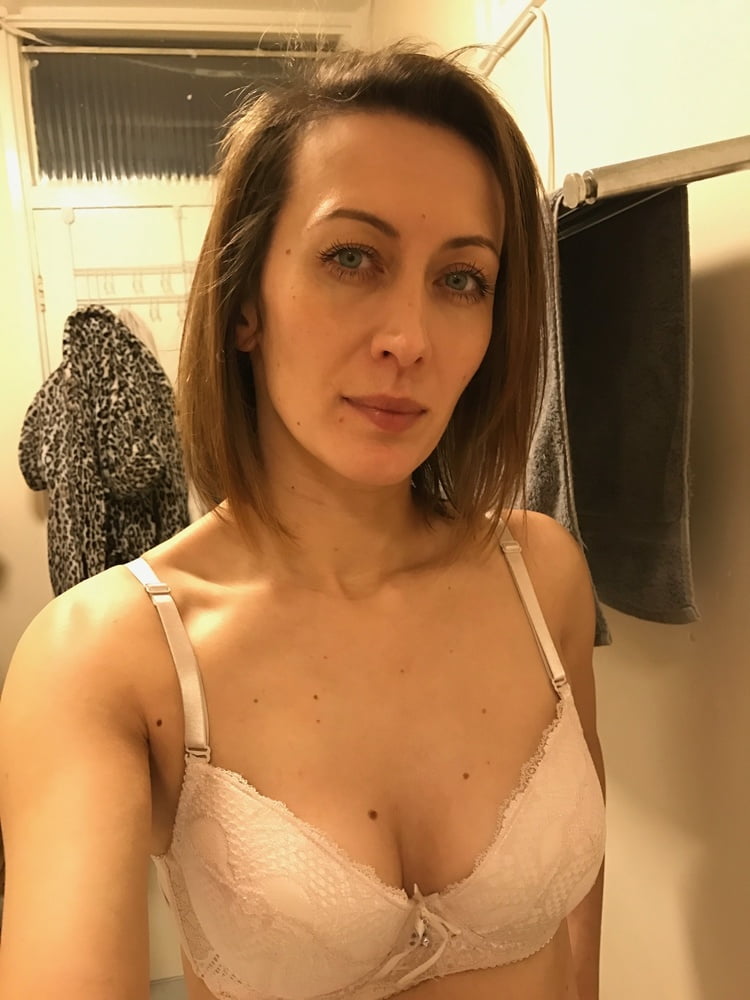 Selfies d'une amatrice et sa lingerie - 48 Photos 