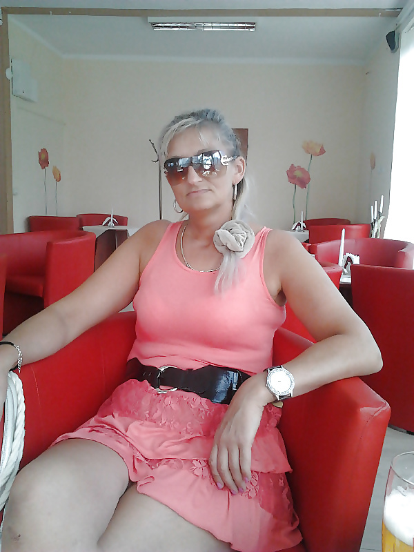 Sexy MATURES and MILFs 37 adult photos