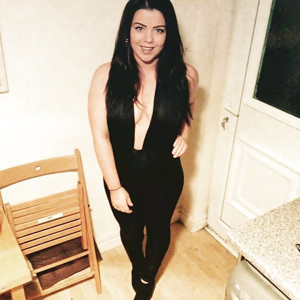 Twin Sluts 20 yo adult photos