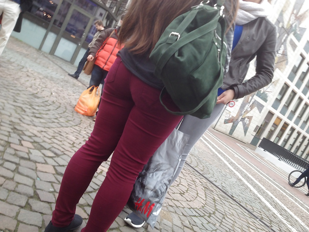 Voyeur - Big Fat Ass in red Jeans adult photos