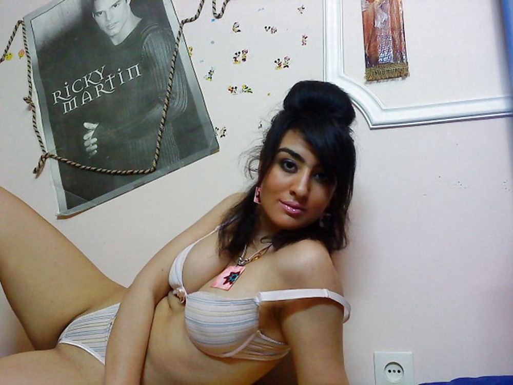 SEXY IRANIAN AMATEUR GIRLS II adult photos