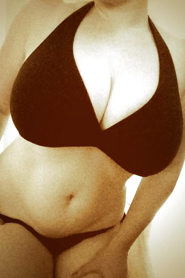 Thick and Bust Slut Emma from Twitter adult photos