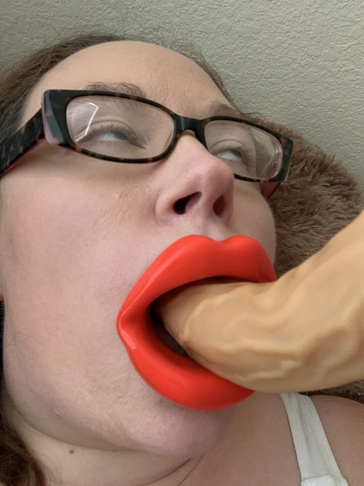 Big fake Lips sucking cock - 7 Pics 