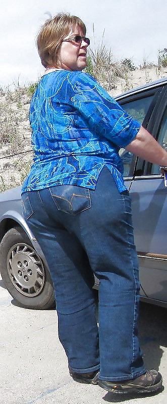 Mature big asses in jeans! Amateur collection! adult photos