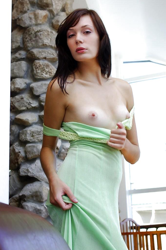 SEXY IN GREEN adult photos