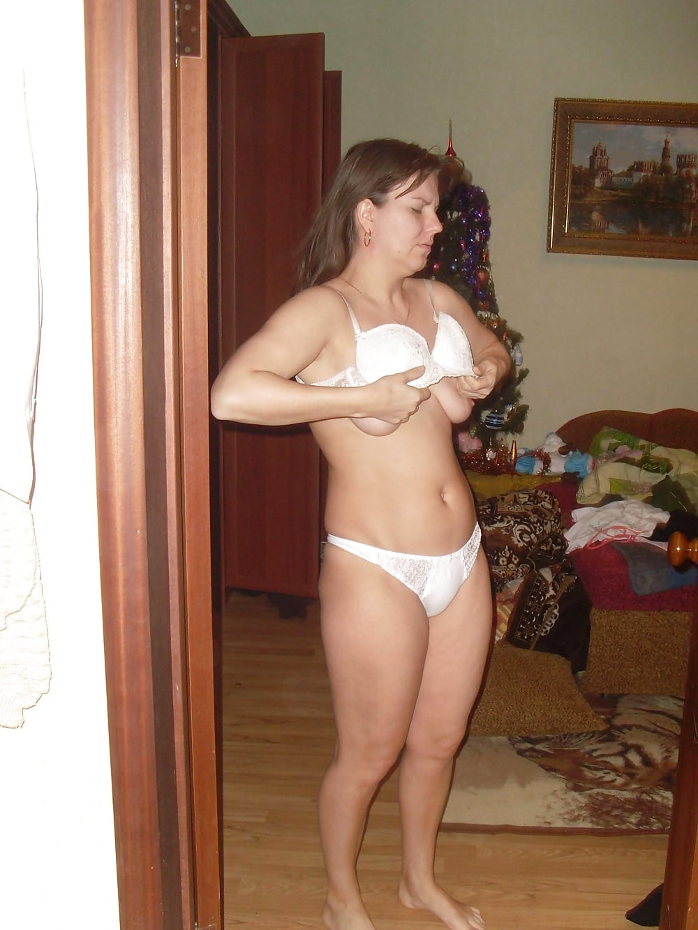 Sexy Russian MILF Slut Exposed adult photos