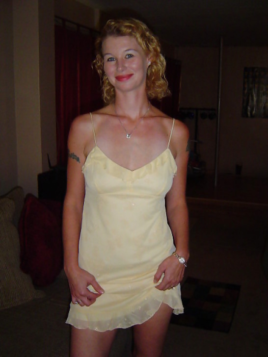 BEAUTIFUL & HORNY HOUSEWIVES - MARY adult photos