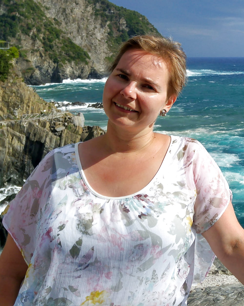 Anja schluckt alles adult photos