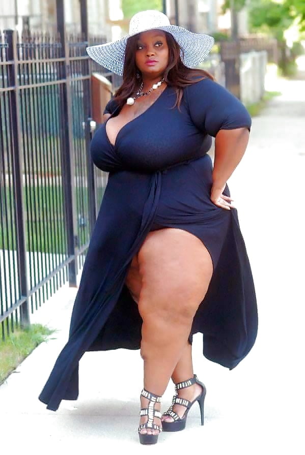 BBW showing off her large belly. 