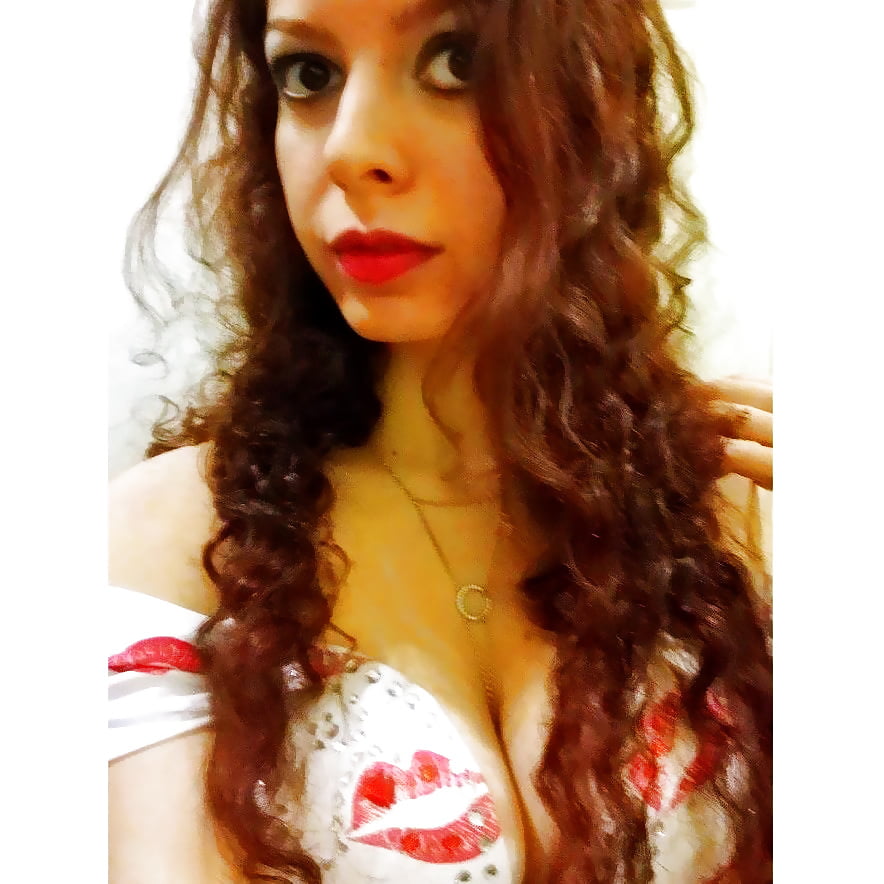 Cutie redhead Lea adult photos