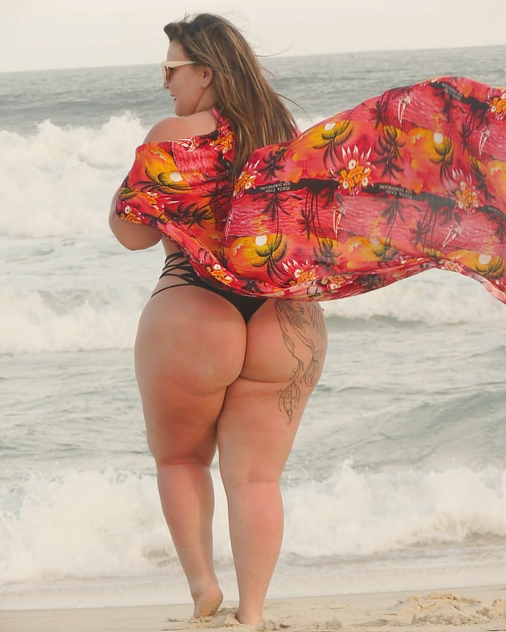 Round big asses amateur adult photos