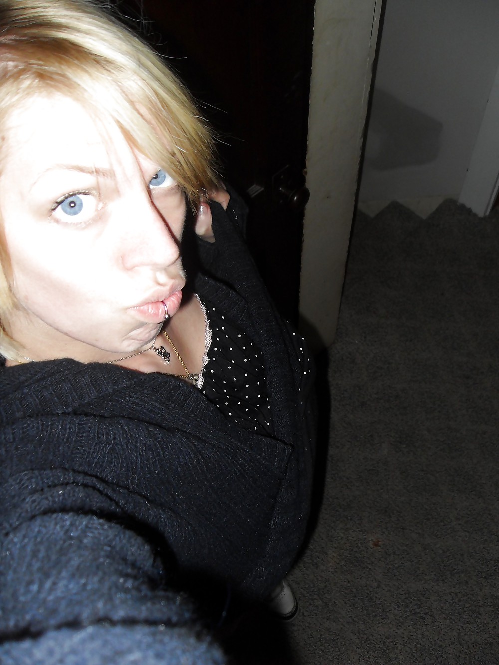 KLEINES BLASELUDER MONI adult photos