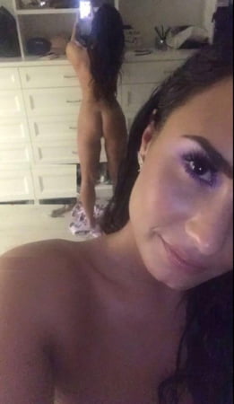 Topless Demi Lovato Leaked Nude Pictures HD