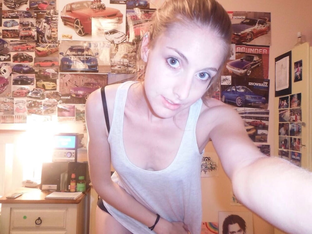 Aussie skatepark slut shows me what Im in for later today photo #324389077
