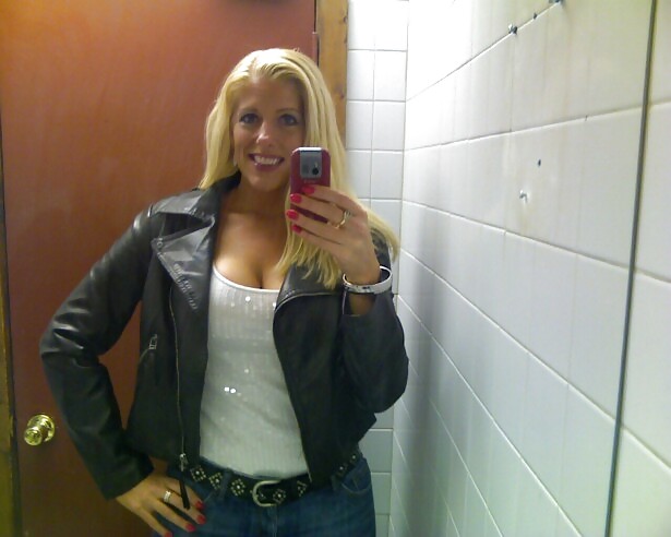 Blond Milf adult photos