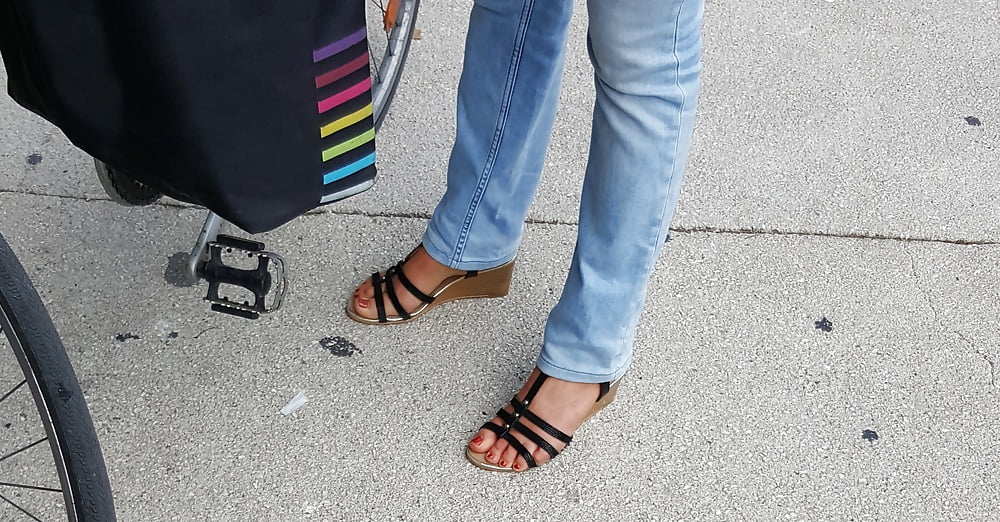 Candid feet adult photos