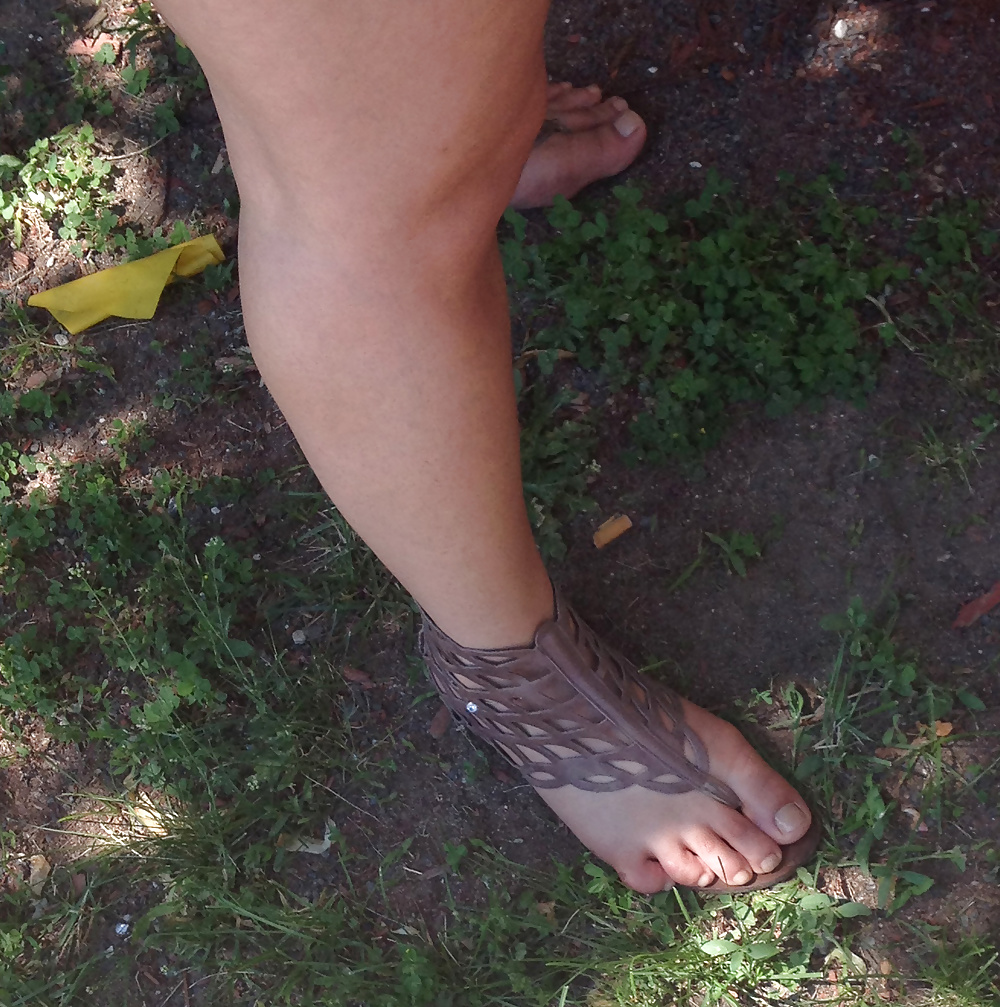 Barefoot Feet Fetish Soles Toes in Sandals adult photos