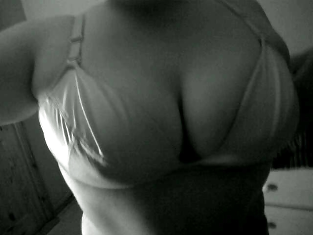 TAGGED AND KIK SLUTS adult photos