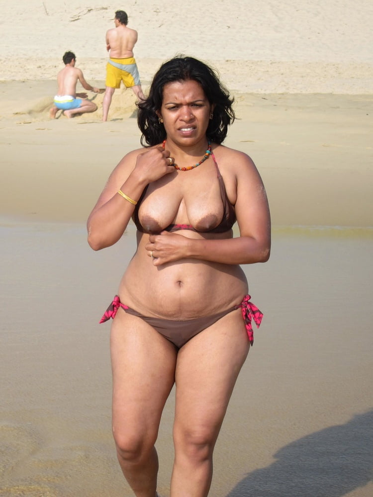 625 - beach voyeur public nudity flashing bikini girls adult photos