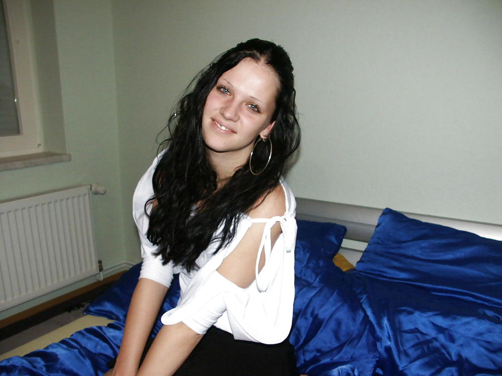 BEAUTIFUL AMATEUR TEEN FROM BERLIN III adult photos