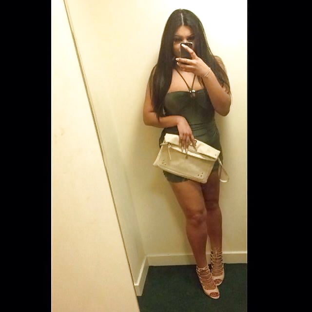 Curvy UK Indian Babe adult photos