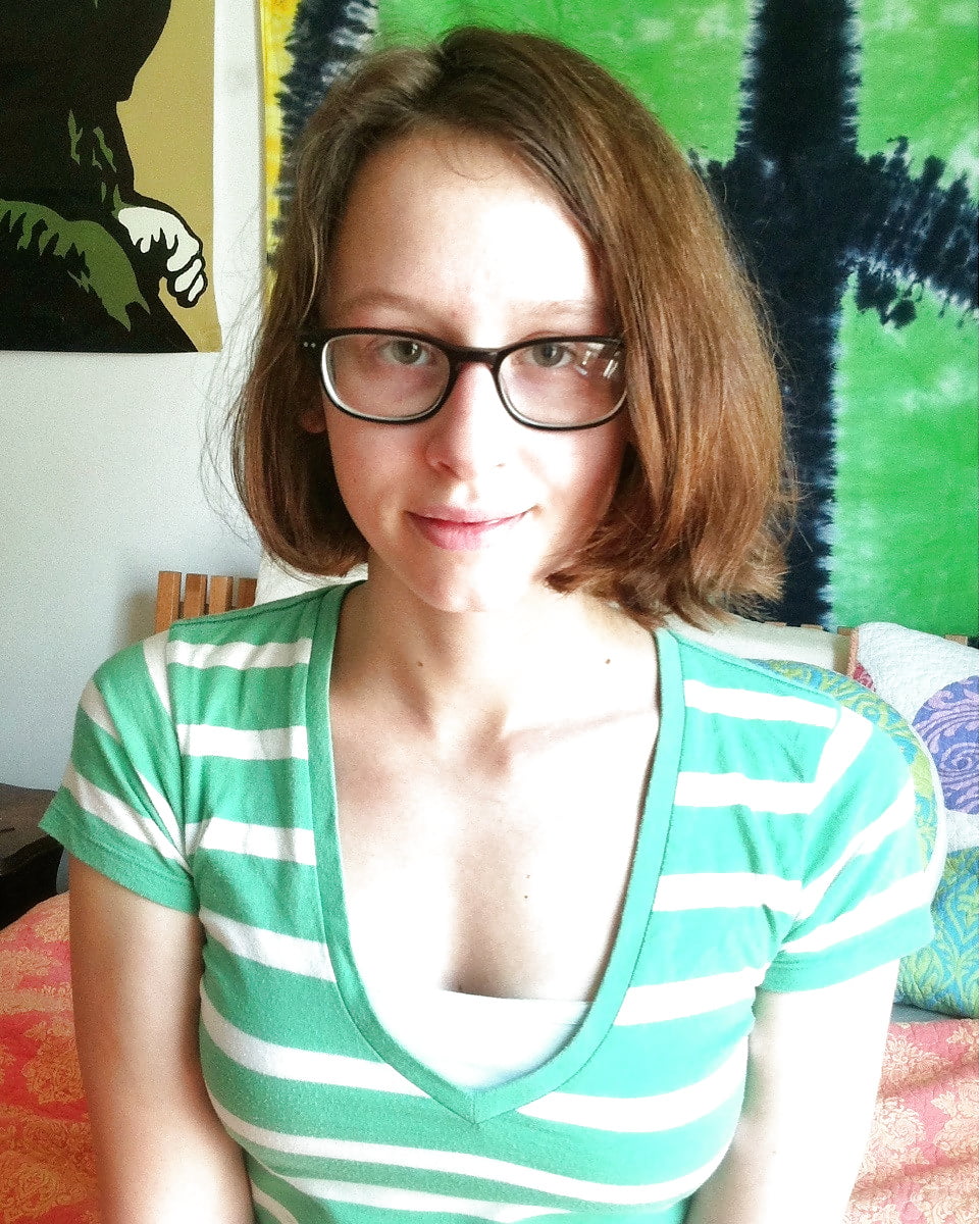 Geeky Teen Slut aka caitygirl420 Selfies X adult photos