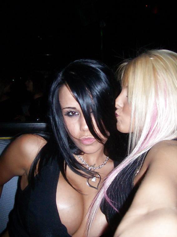 2 Hot Girls adult photos