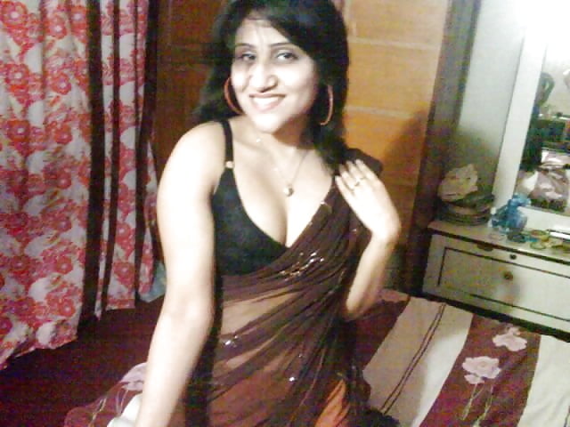 indian girl in her bra showing cleavage boobs and pussy adult photos