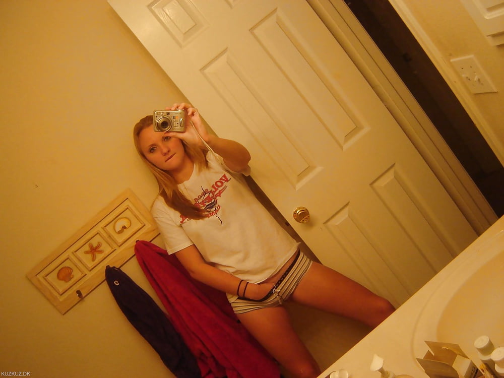 Sexy Amateur Blonde Babe x adult photos