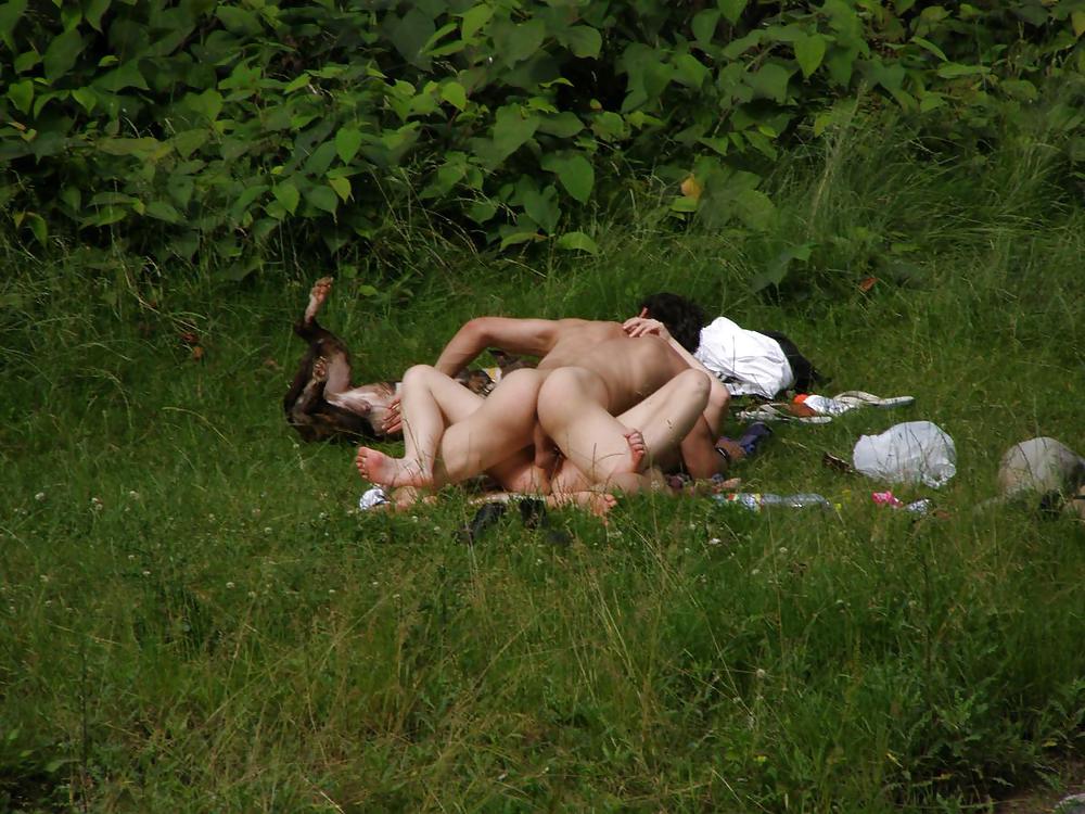 Dans le parc adult photos