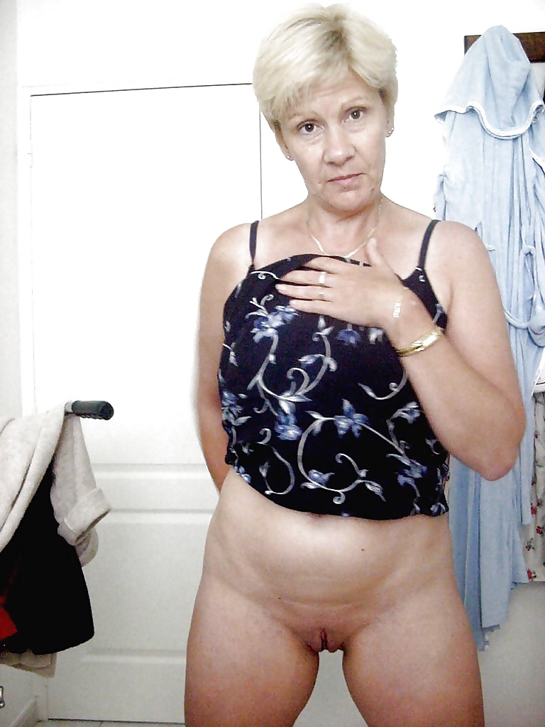Lovely mature woman exposed as she wishes adult photos