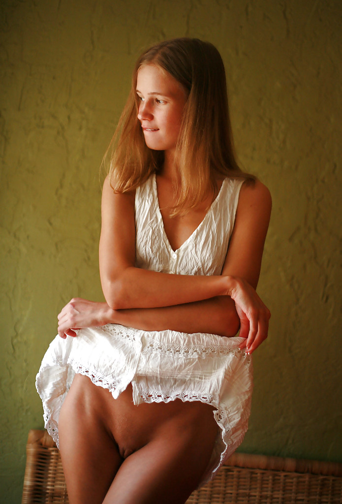 Erotic Nude Girl N42 adult photos